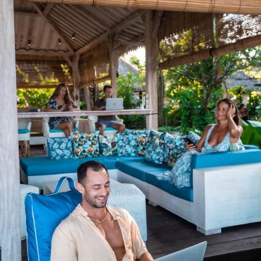 טג'אקולה Cili Emas Oceanside Resort מראה חיצוני תמונה