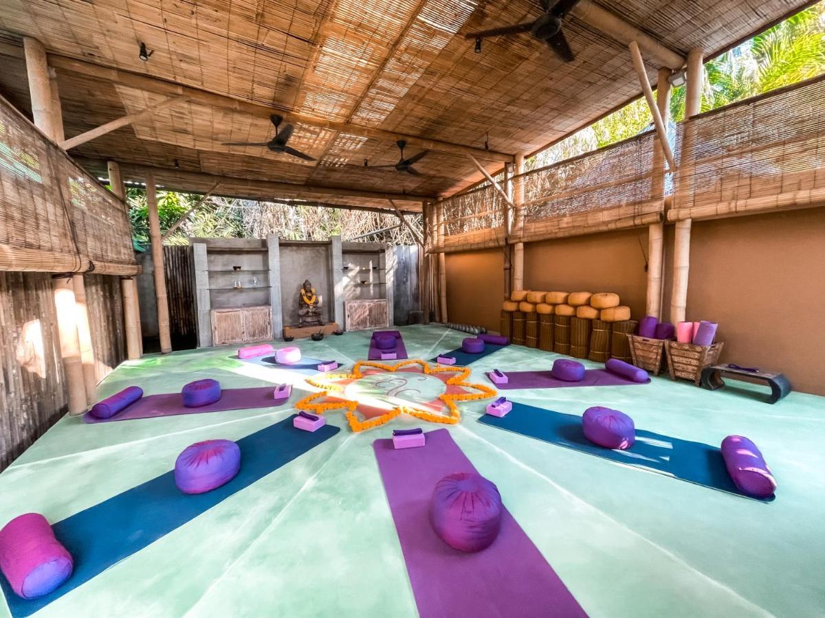 טג'אקולה Cili Emas Oceanside Resort מראה חיצוני תמונה