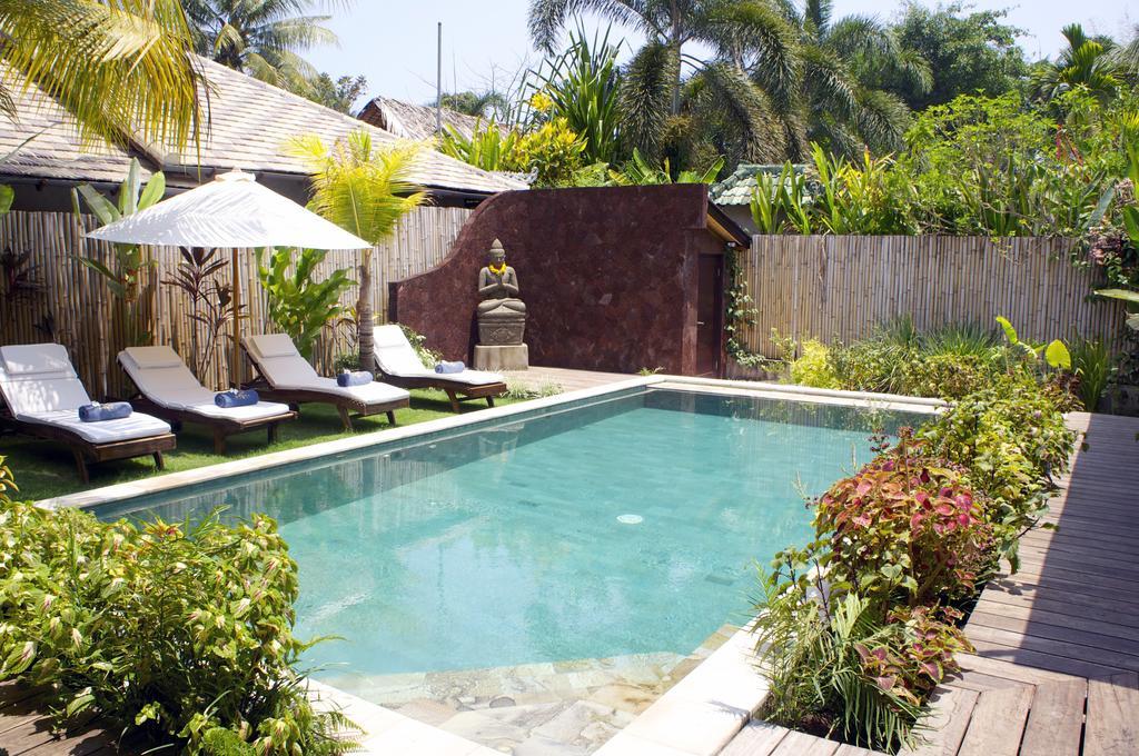 טג'אקולה Cili Emas Oceanside Resort מראה חיצוני תמונה