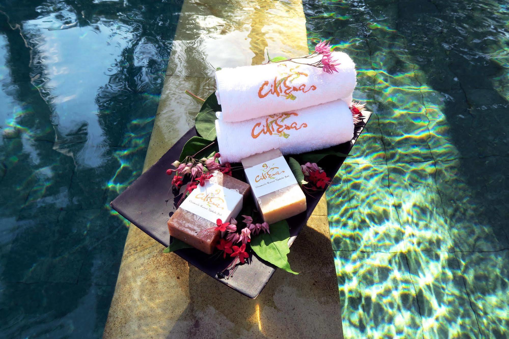 טג'אקולה Cili Emas Oceanside Resort מראה חיצוני תמונה
