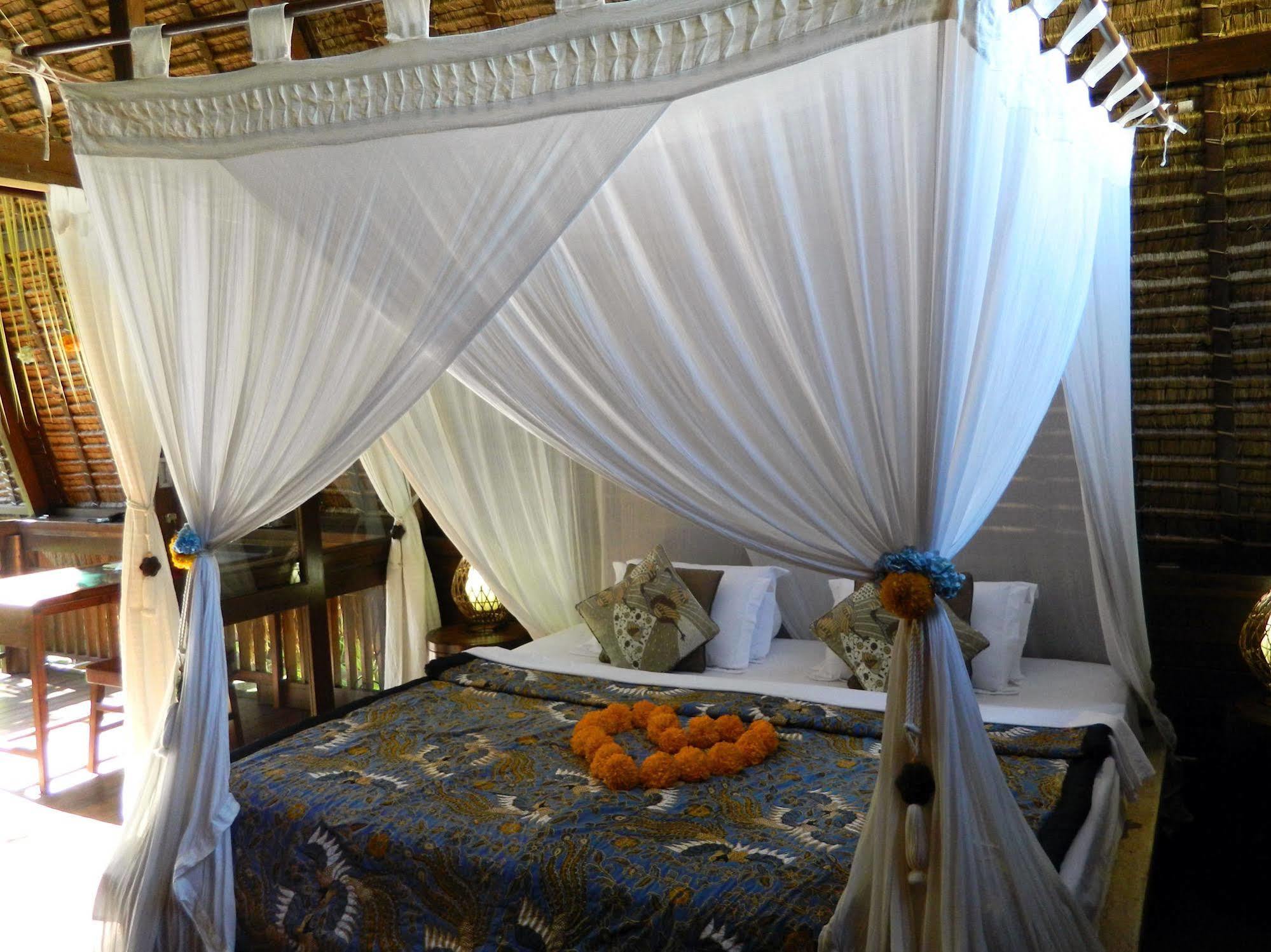 טג'אקולה Cili Emas Oceanside Resort מראה חיצוני תמונה