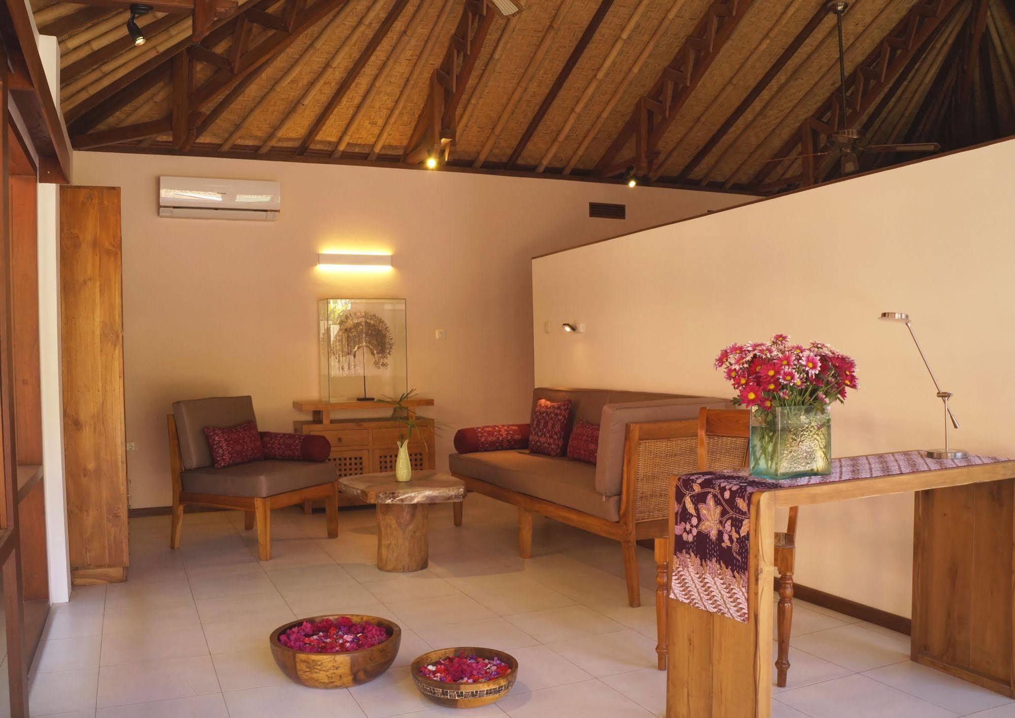 טג'אקולה Cili Emas Oceanside Resort מראה חיצוני תמונה