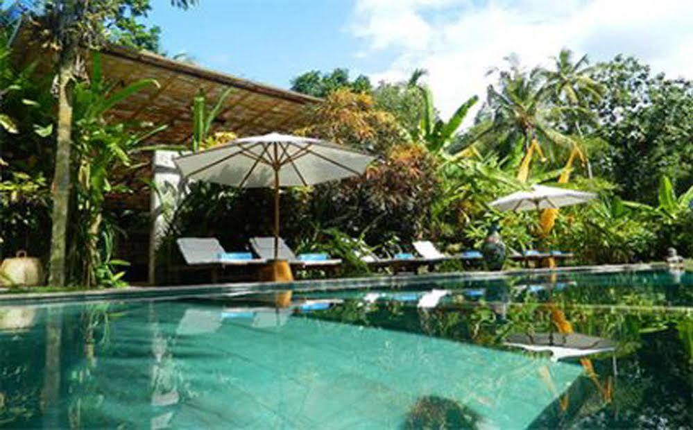 טג'אקולה Cili Emas Oceanside Resort מראה חיצוני תמונה