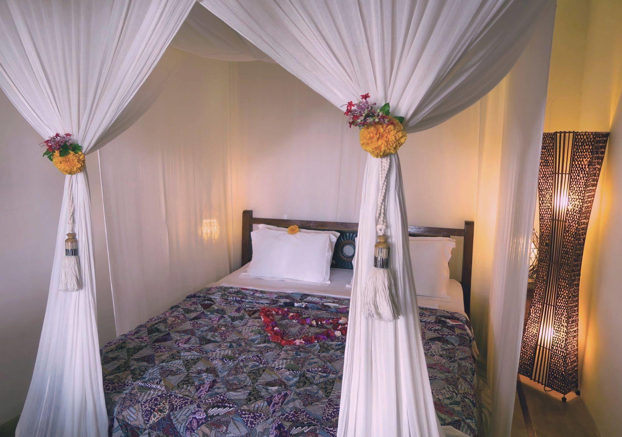 טג'אקולה Cili Emas Oceanside Resort מראה חיצוני תמונה