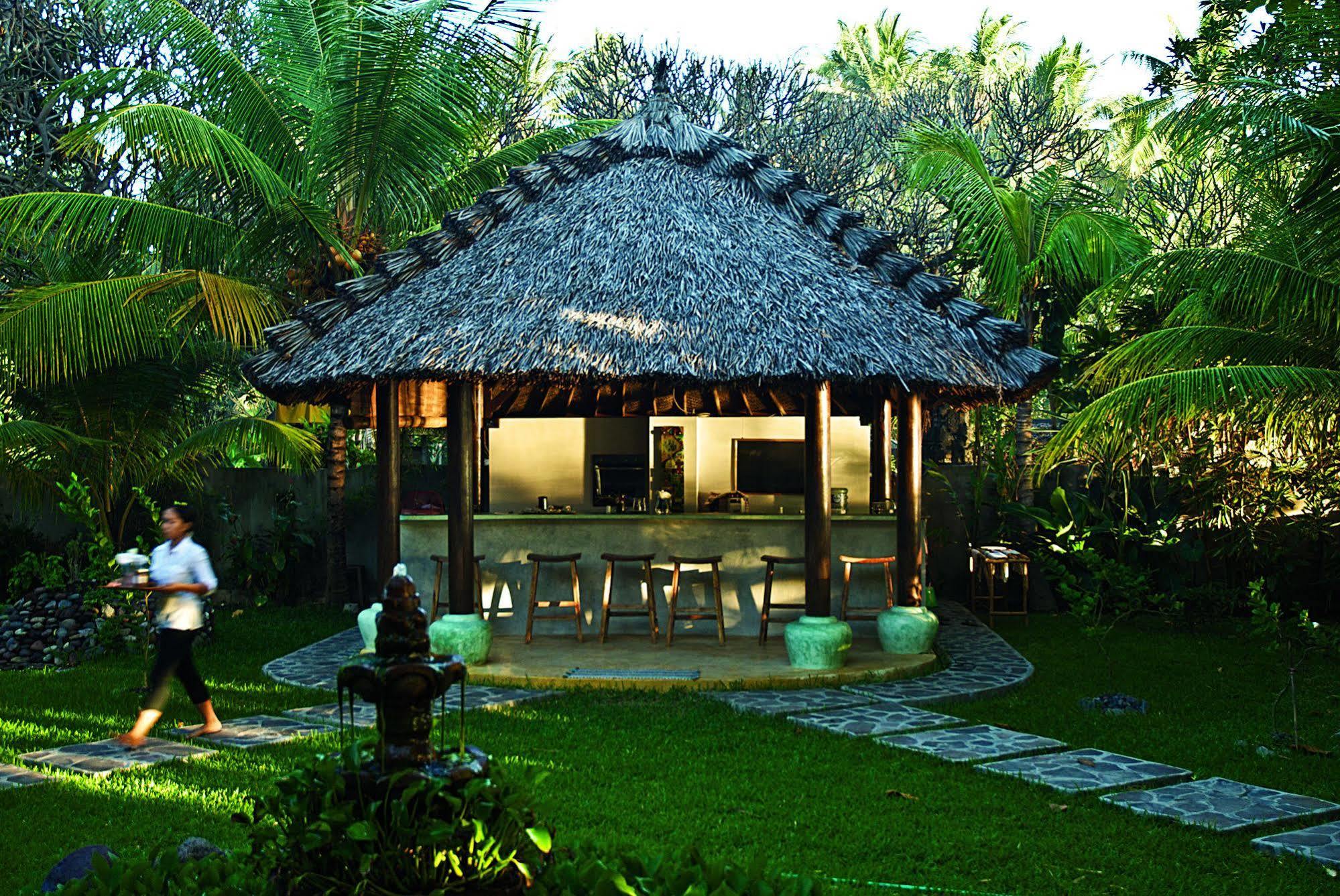 טג'אקולה Cili Emas Oceanside Resort מראה חיצוני תמונה