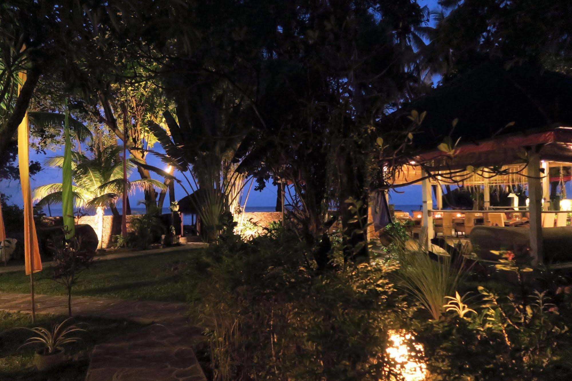 טג'אקולה Cili Emas Oceanside Resort מראה חיצוני תמונה