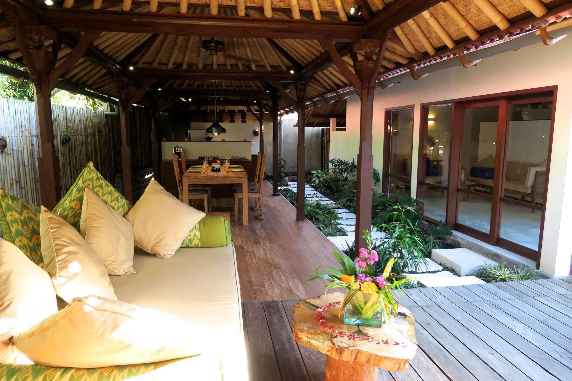 טג'אקולה Cili Emas Oceanside Resort מראה חיצוני תמונה